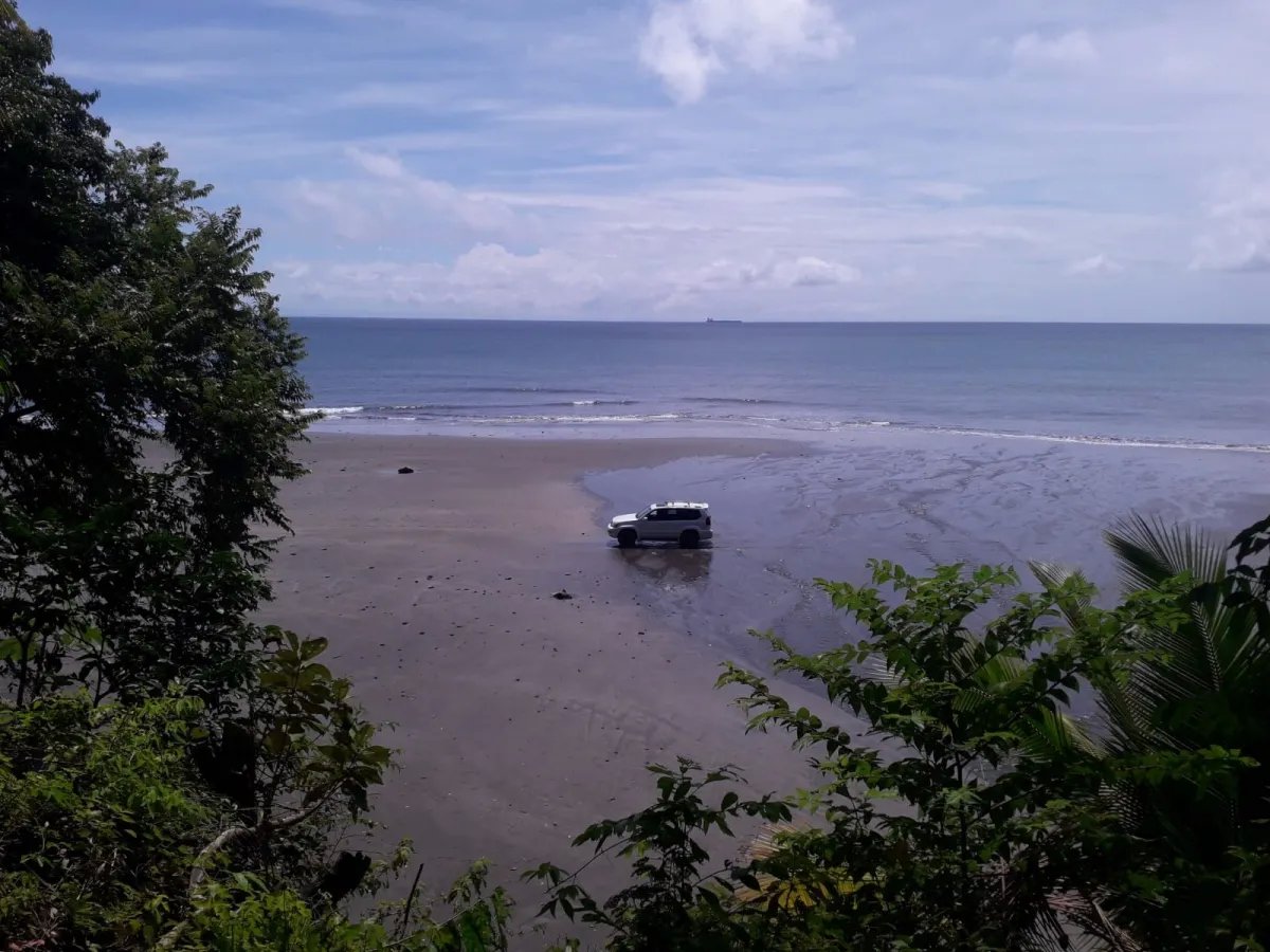 Terreno en Venta en Limones, Puerto Armuelles, Chiriquí, Panamá | Oportunidad para Desarrollo de Uso Mixto