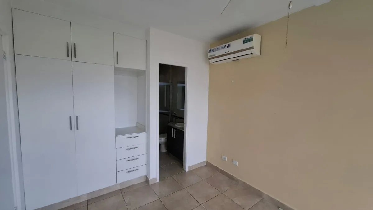 Venta de Apartamento en PH Altamarina, Playa Dorada