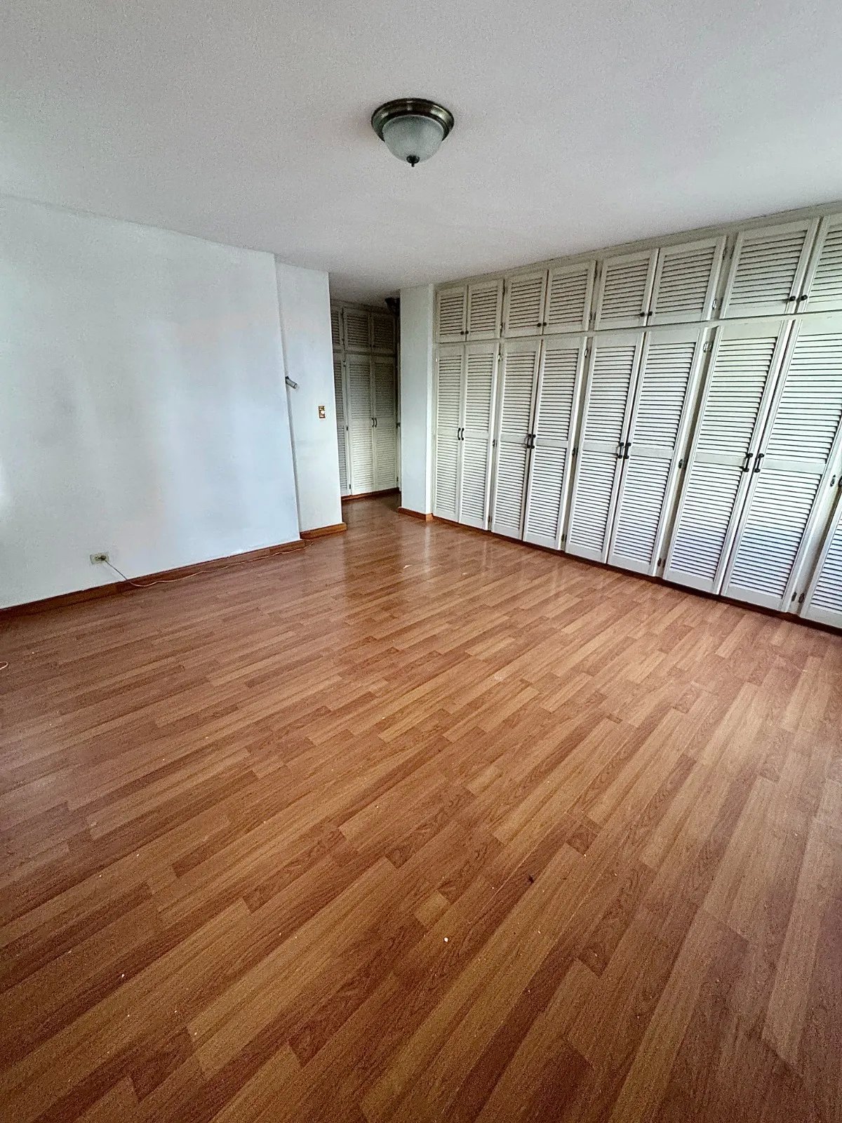 Apartment For Sale in Marbella