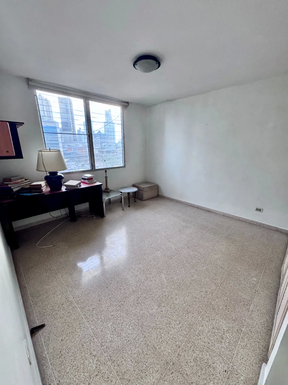 Apartment For Sale in Marbella