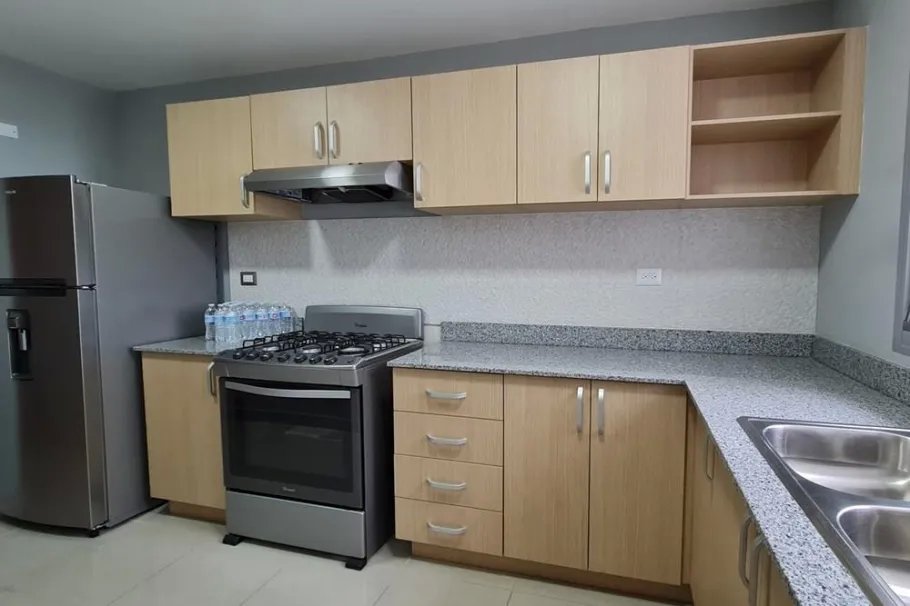 Se vende apartamento en PH Rokas, Condado Del Rey