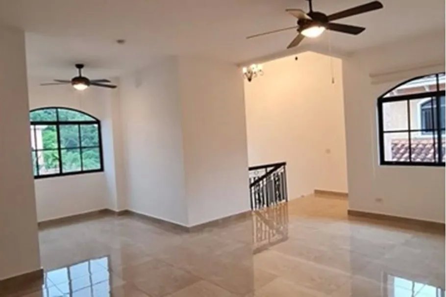 Se Vende Casa en PH Clayton Village, Clayton