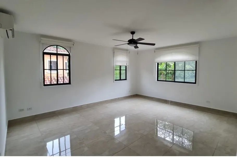 Se Vende Casa en PH Clayton Village, Clayton