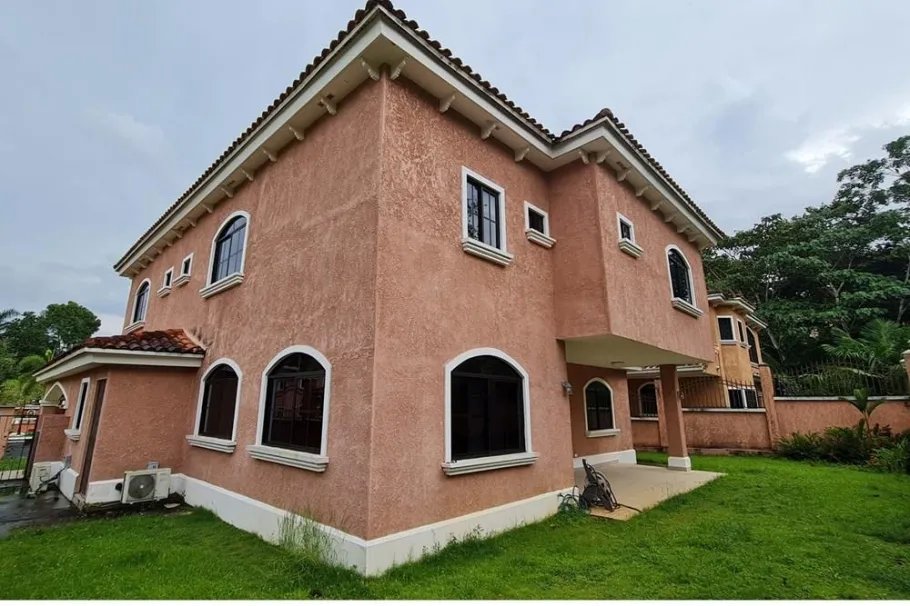 Se Vende Casa en PH Clayton Village, Clayton