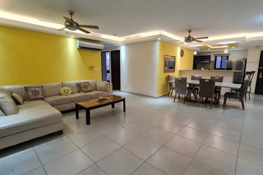 Se alquila apartamento amueblado en Embassy Club, Clayton