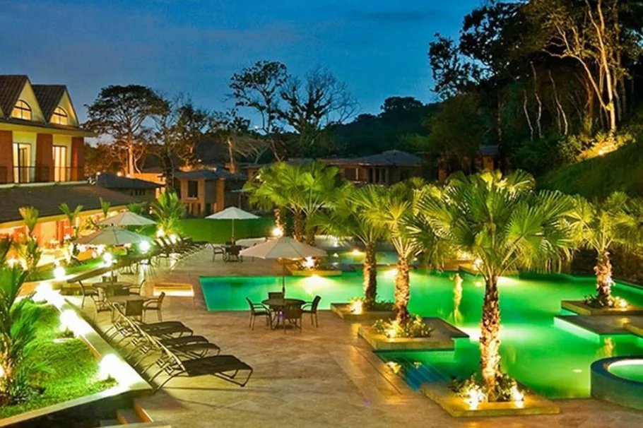 Se alquila apartamento amueblado en Embassy Club, Clayton