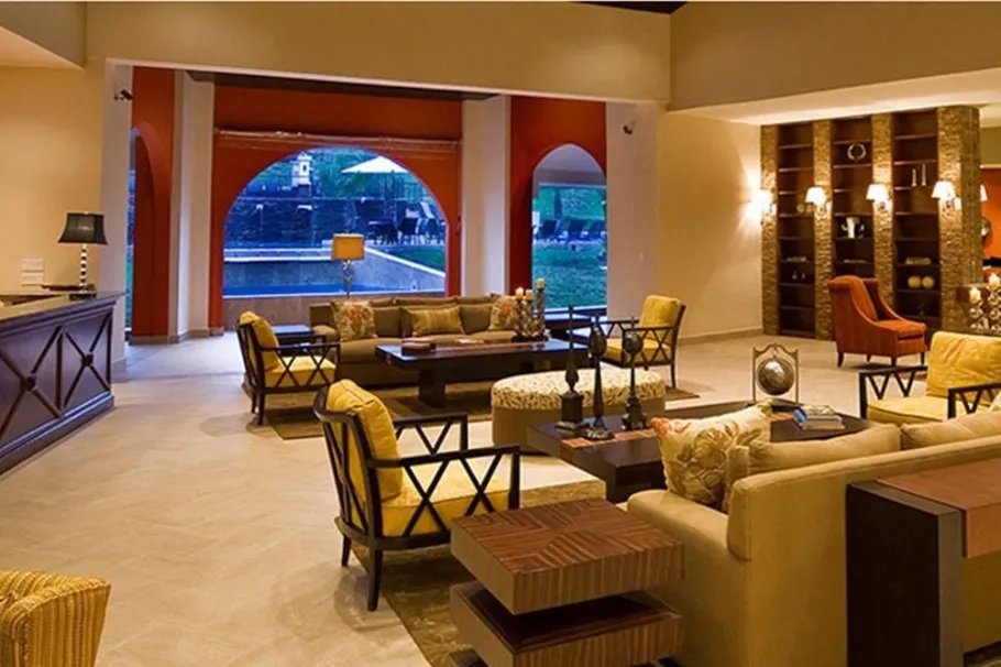 Se vende apartamento amueblado en Embassy Club, Clayton