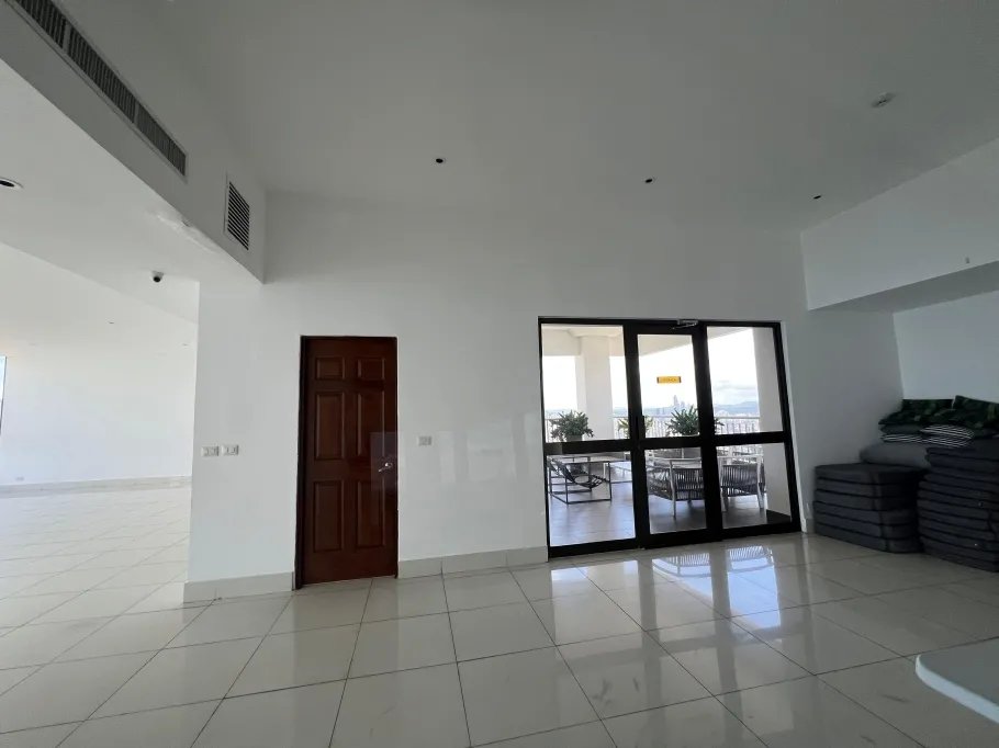 Apartment For Sale in San Francisco