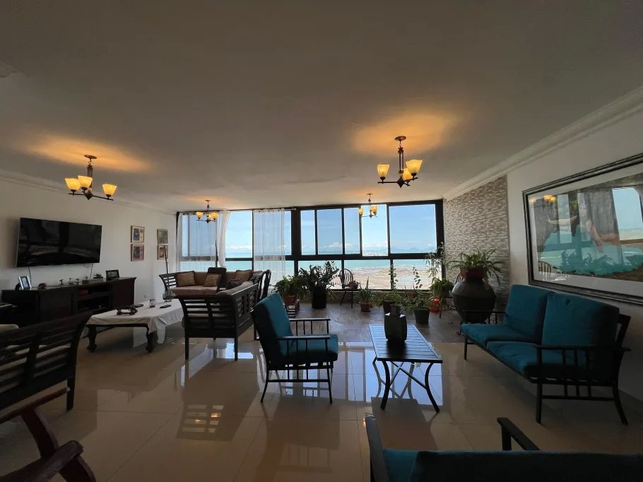 Apartment For Sale in San Francisco