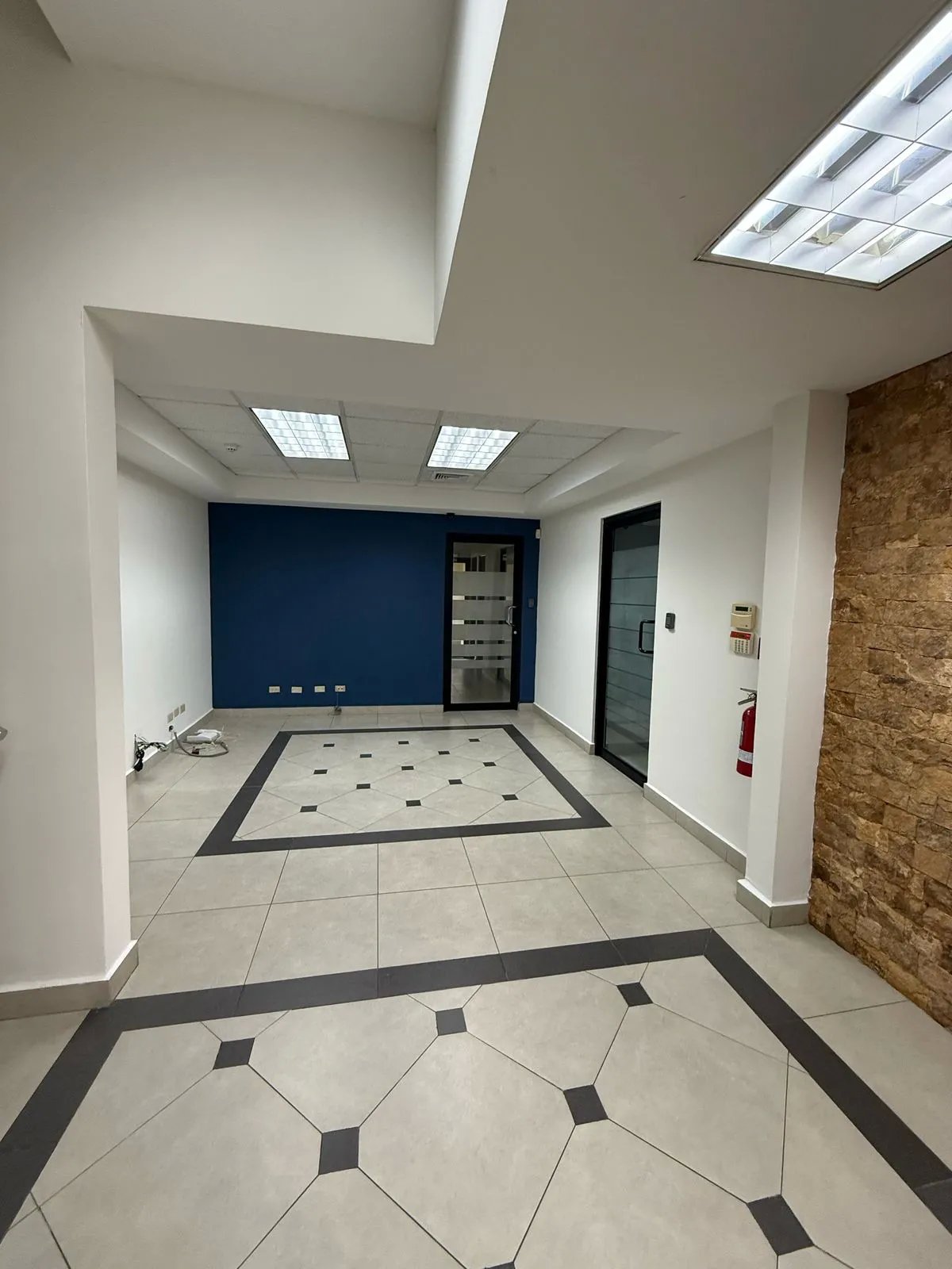 Se Vende Casa con Uso Comercial u Oficina