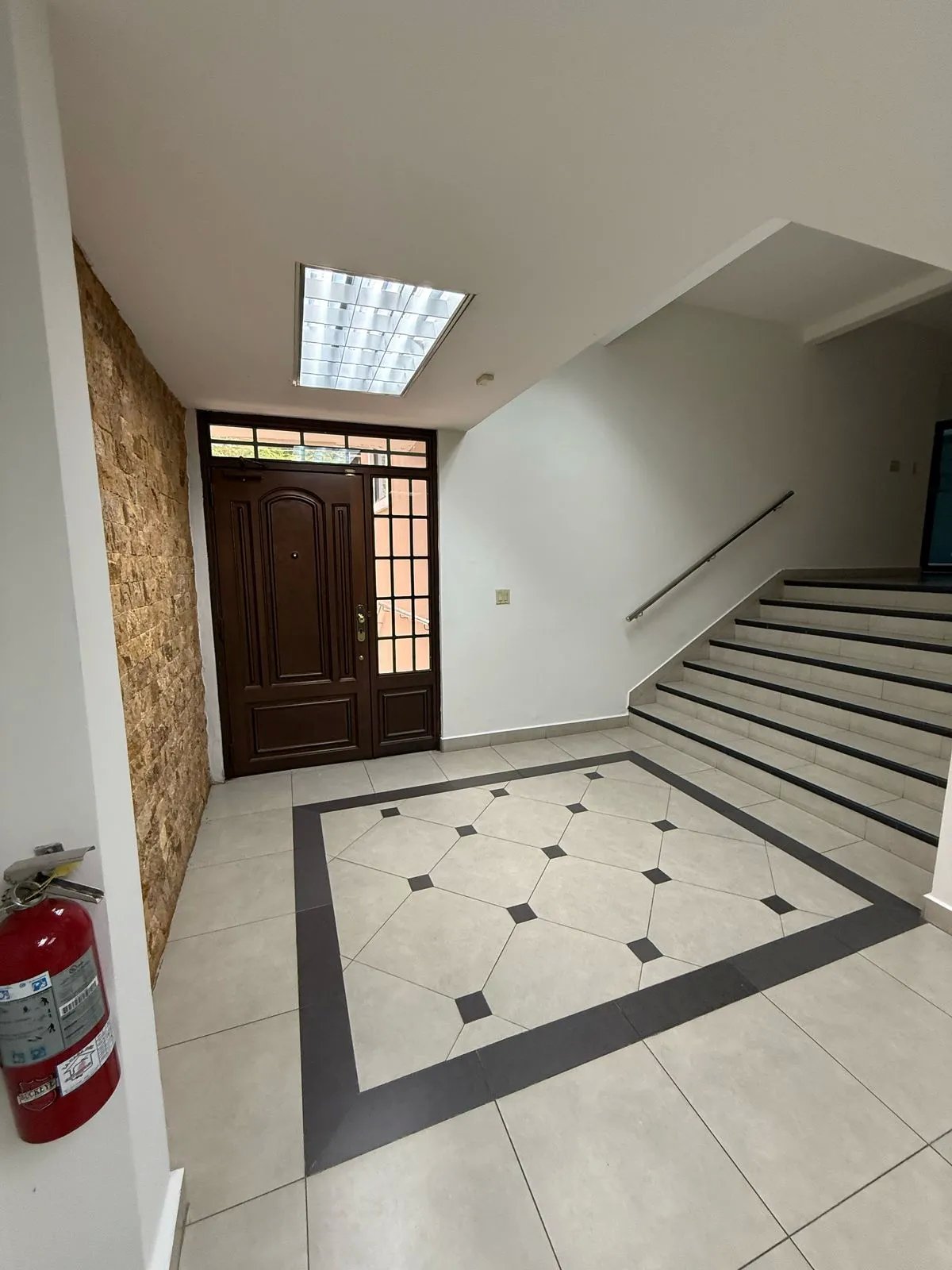 Se Vende Casa con Uso Comercial u Oficina