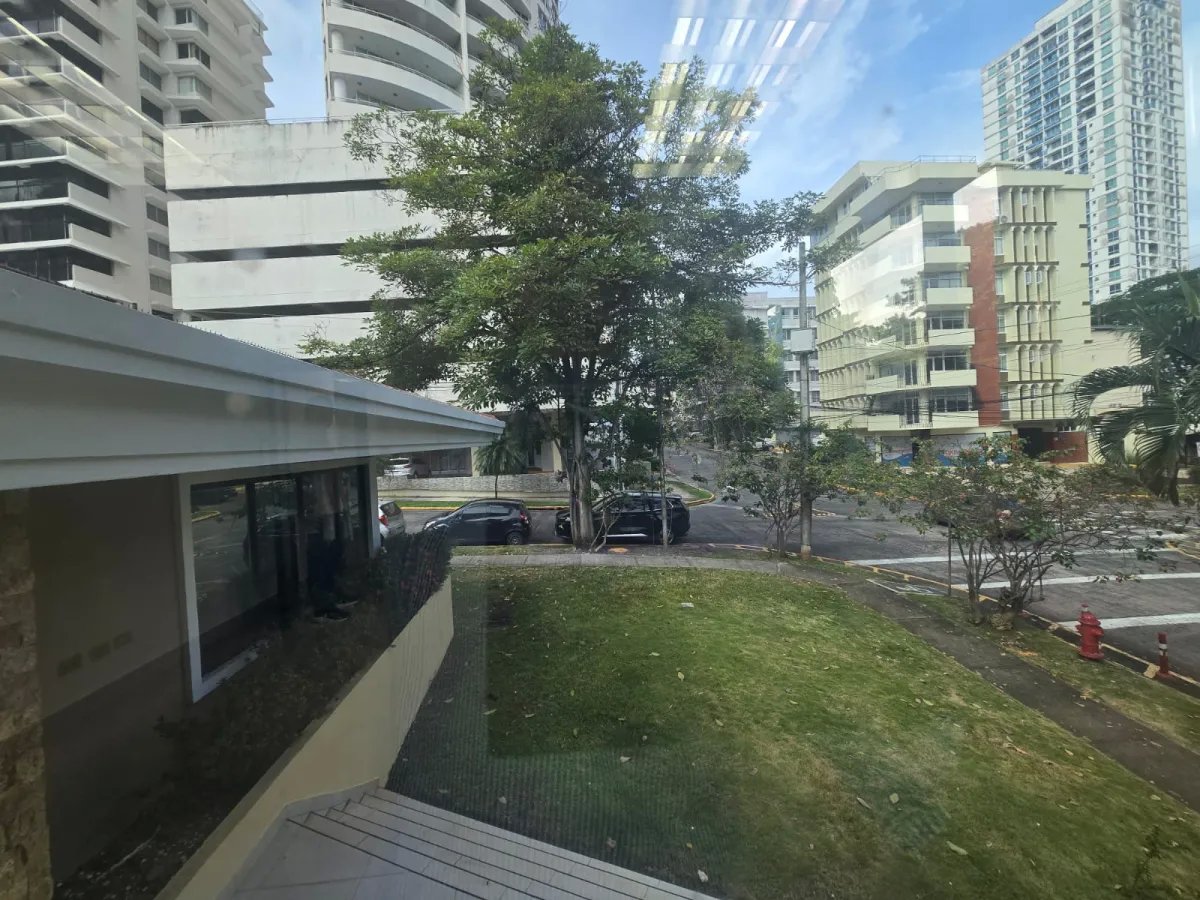 Se Vende Casa con Uso Comercial u Oficina