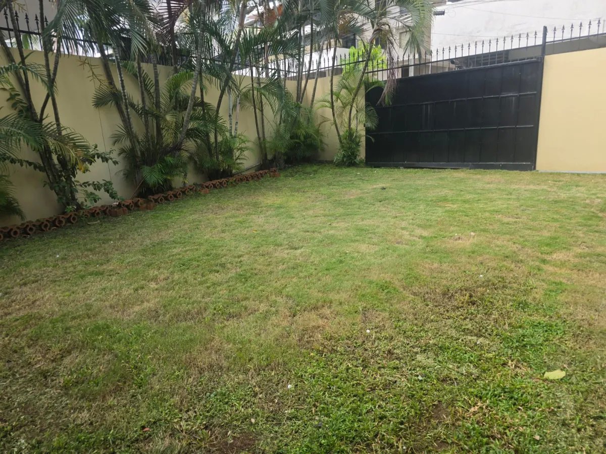 Se Vende Casa con Uso Comercial u Oficina