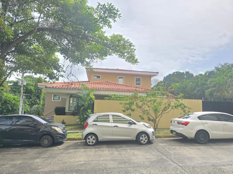Se Vende Casa con Uso Comercial u Oficina