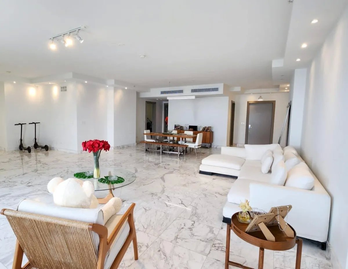 Apartment For Sale in Boulevard Costa del Este