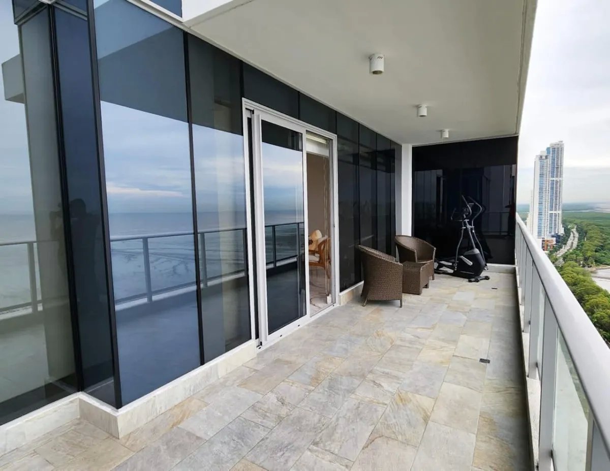 Apartment For Sale in Boulevard Costa del Este
