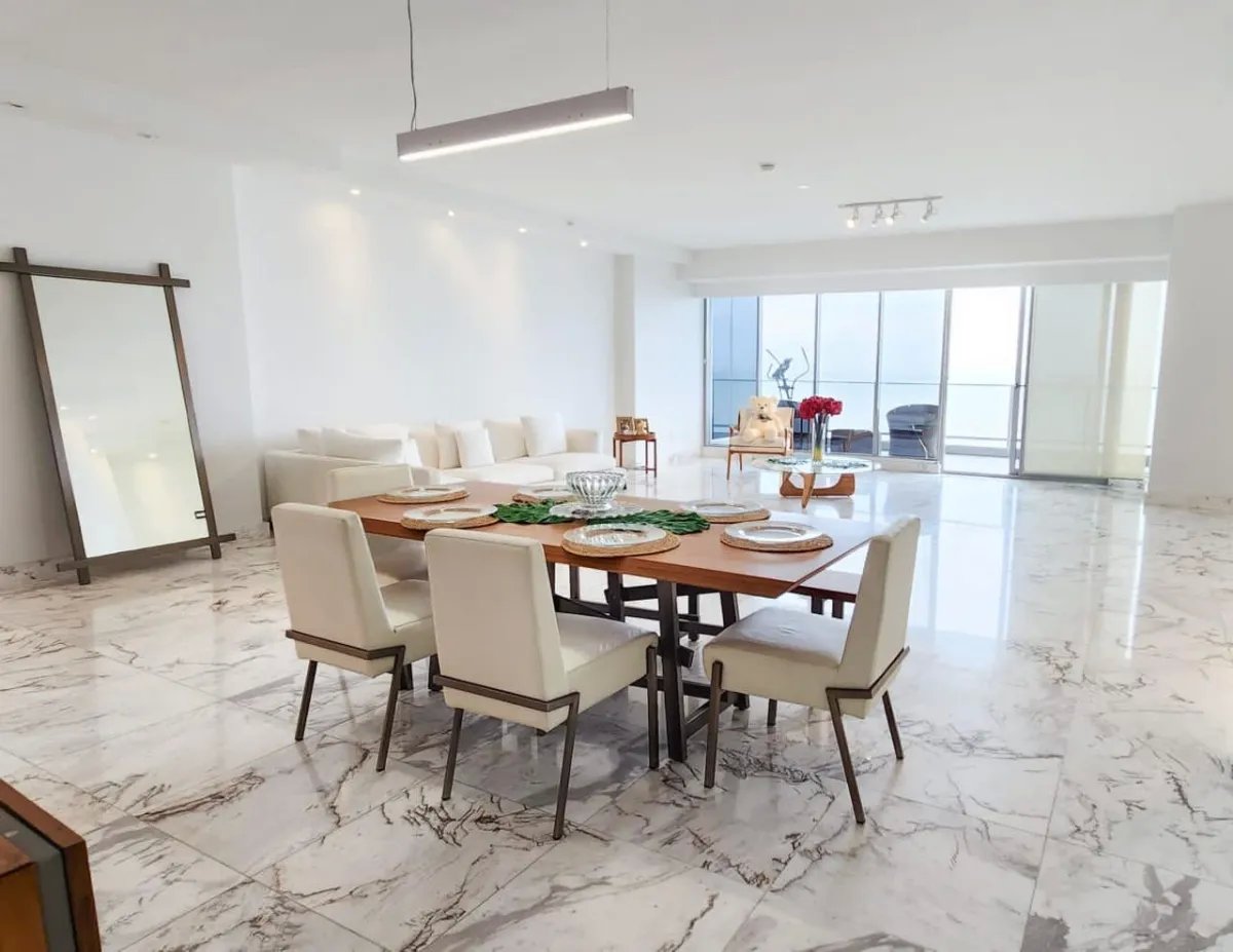 Venta de apartamento en Costa del este.