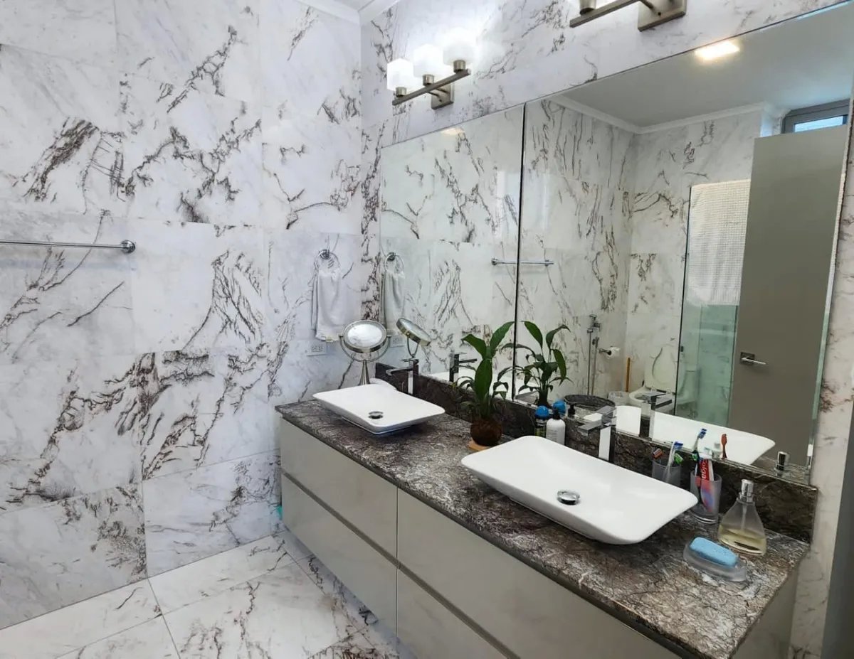 Venta de apartamento en Costa del este.