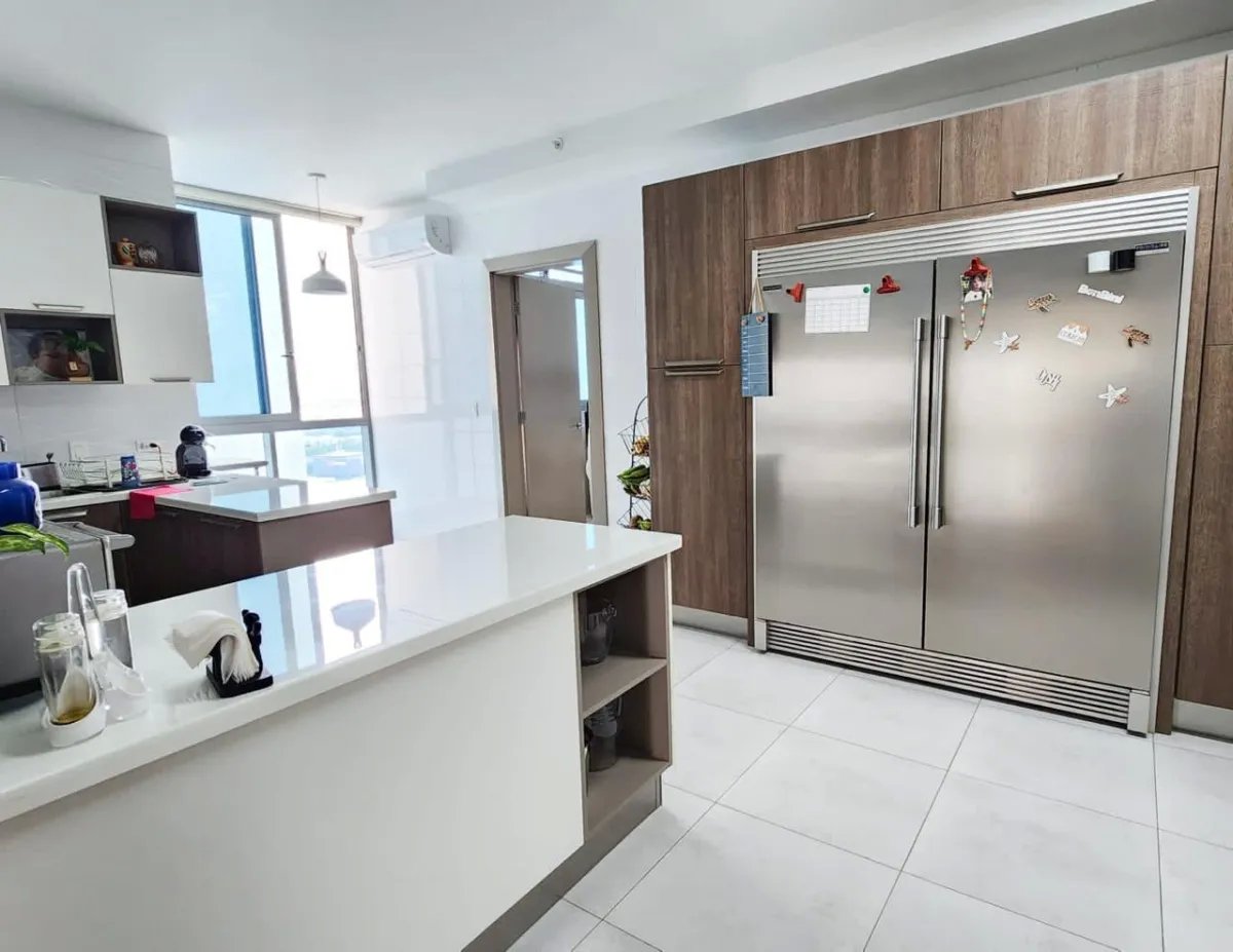 Venta de apartamento en Costa del este.