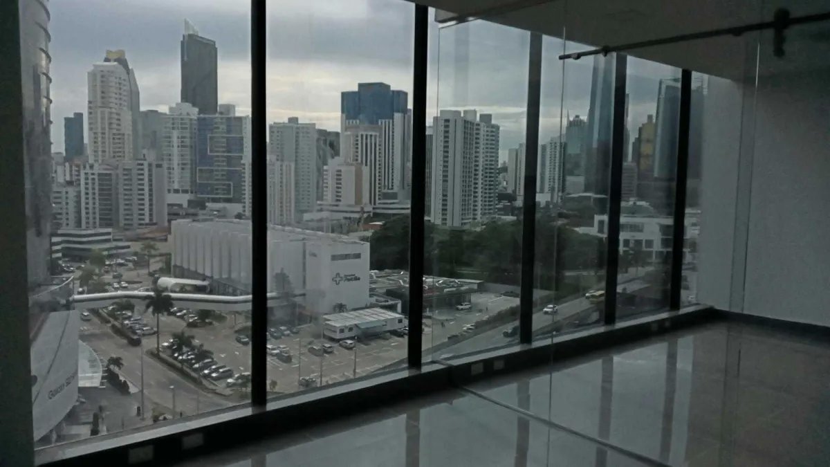 Venta de oficina en RBS Tower en Paitilla.