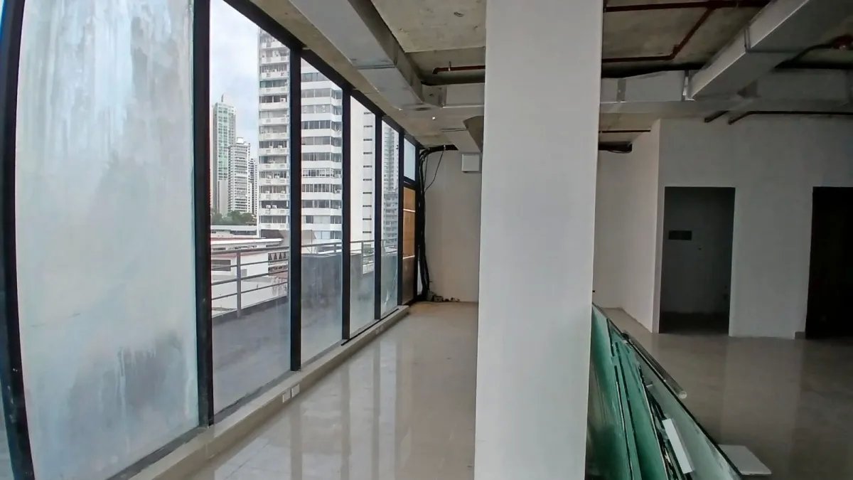 Venta de oficina en RBS Tower en Paitilla.