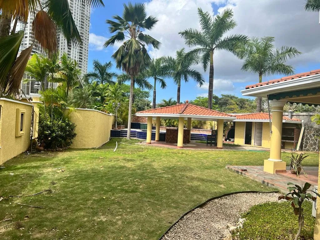 Venta de casa en Costa del este.