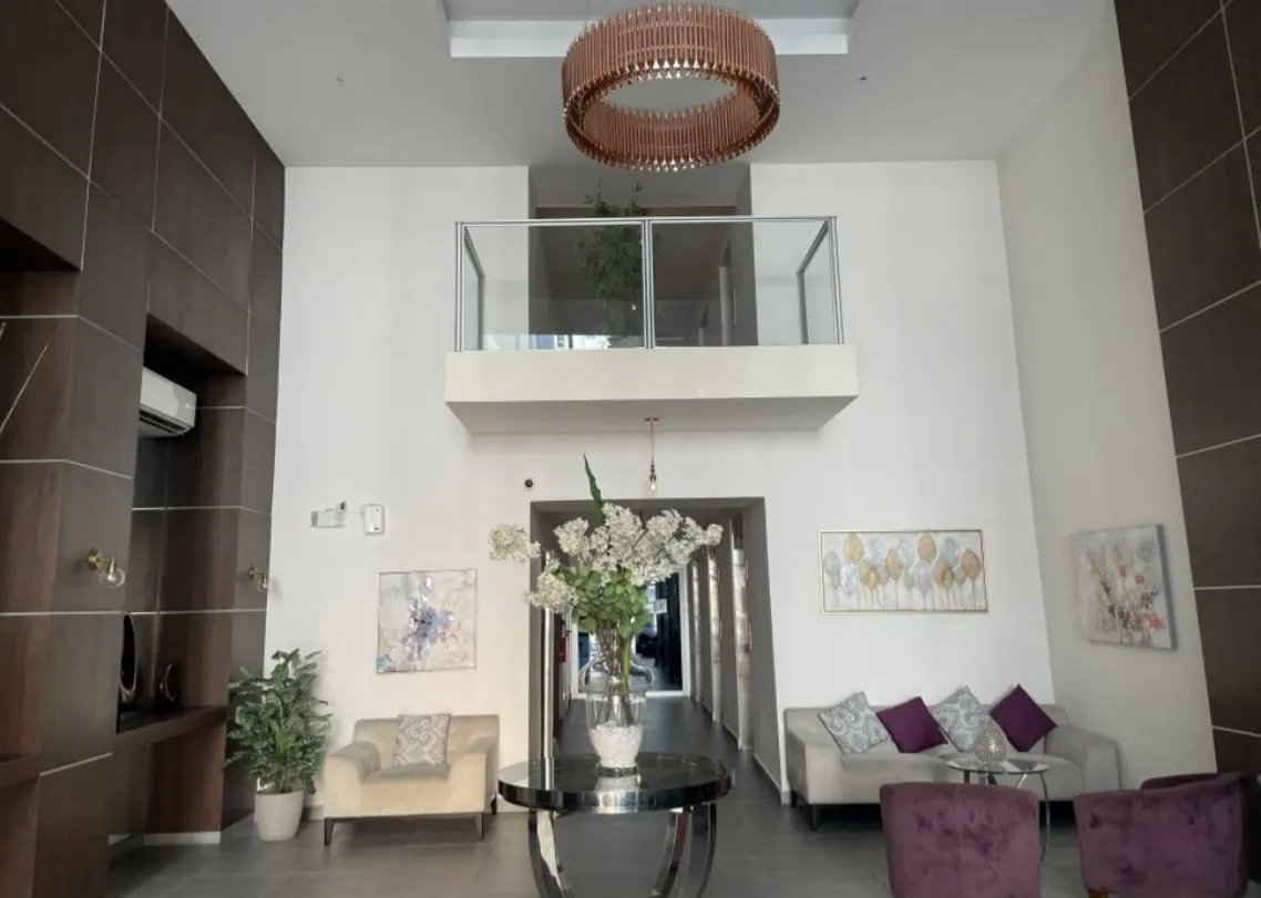 Apartment For Rent in Vía España