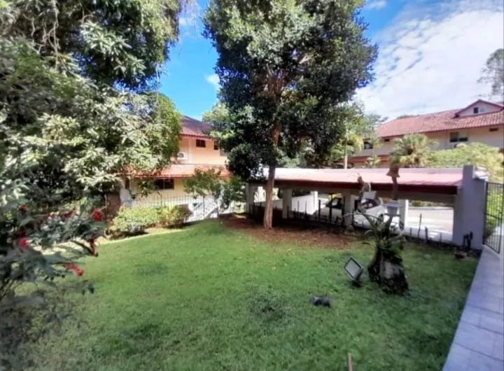 VENTA DE CASA REMODELADA EN ALBROOK, PANAMÁ