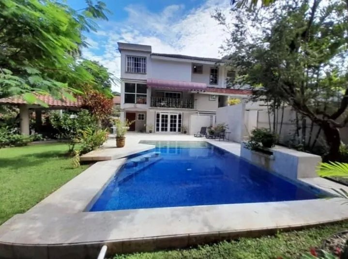VENTA DE CASA REMODELADA EN ALBROOK, PANAMÁ