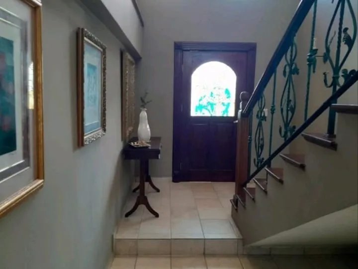 VENTA DE CASA REMODELADA EN ALBROOK, PANAMÁ