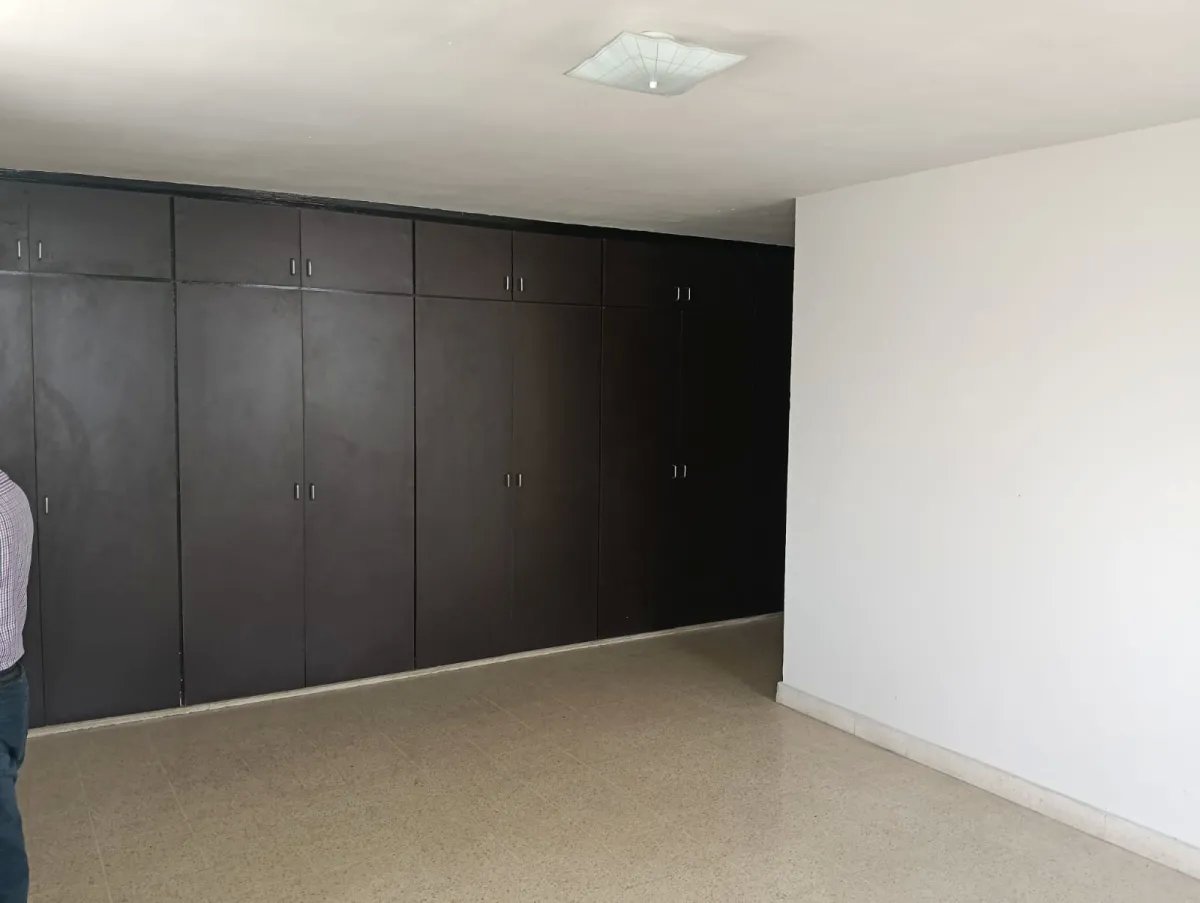 Vendo amplio apartamento el Via Argentina