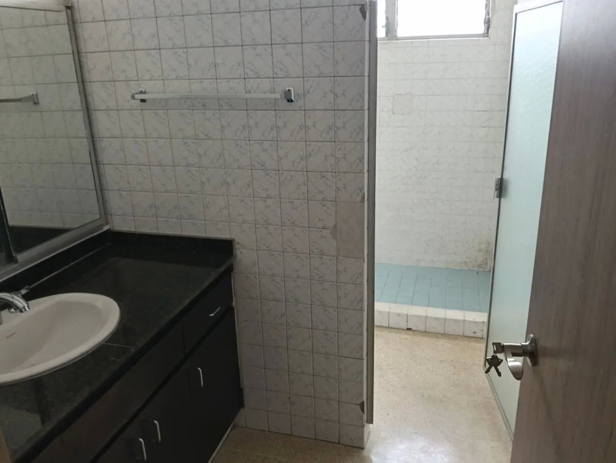 Vendo amplio apartamento el Via Argentina