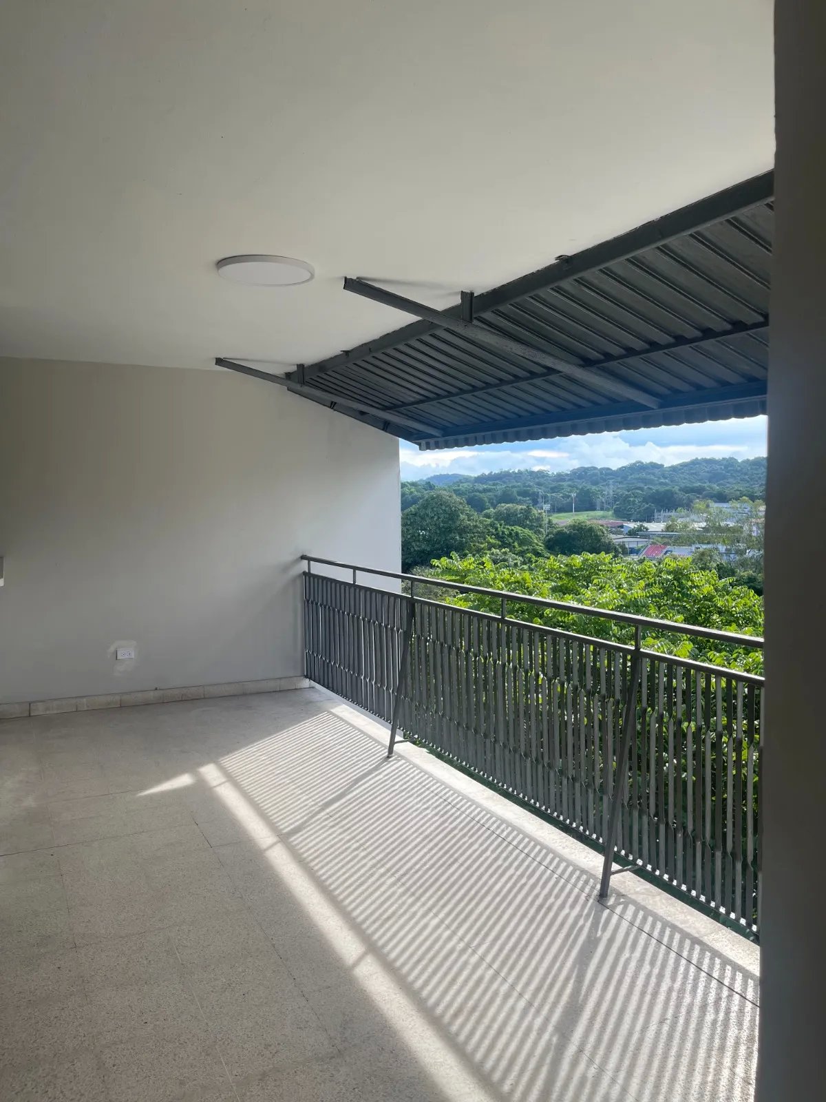 Vendo amplio apartamento el Via Argentina