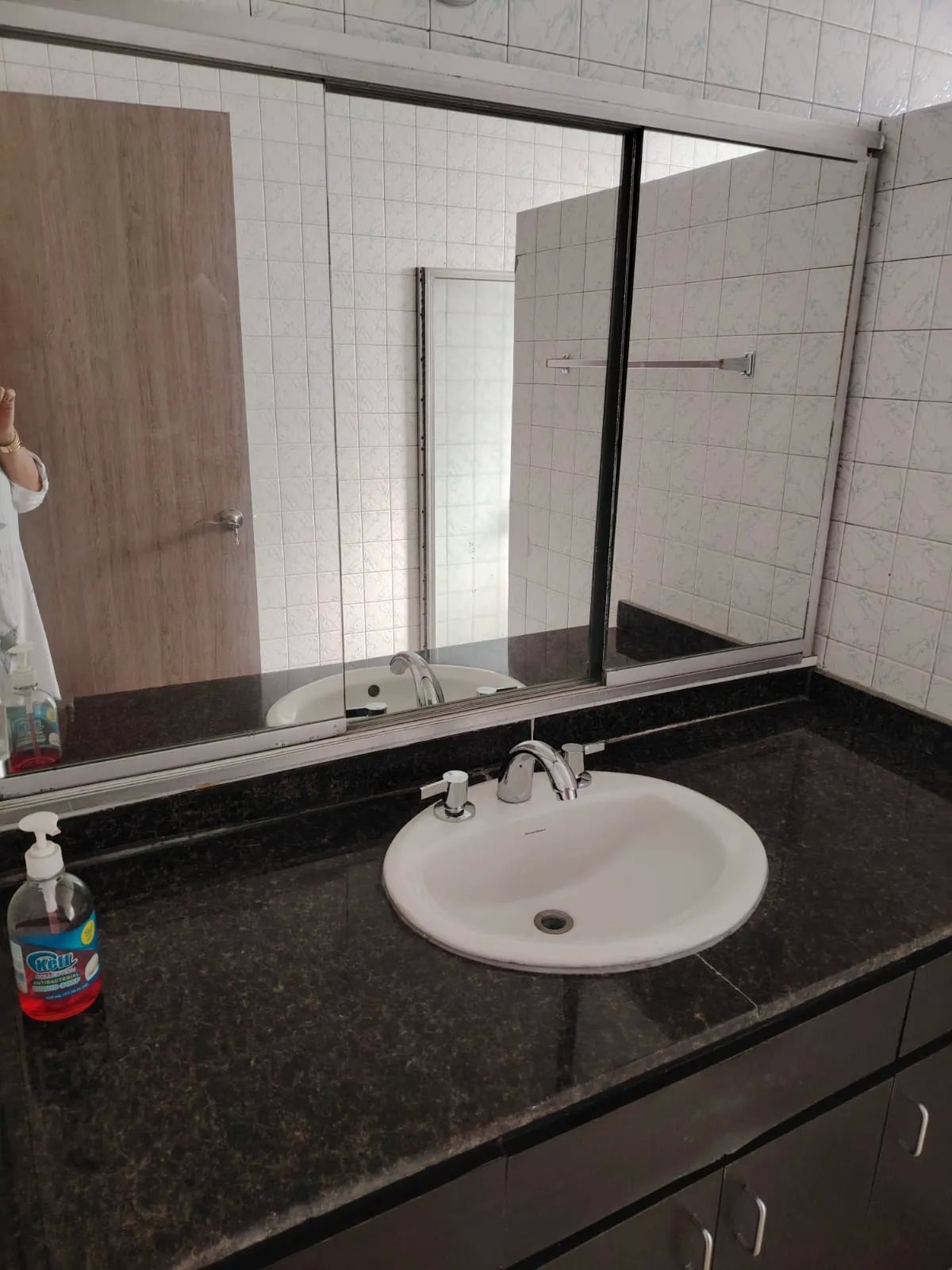 Vendo amplio apartamento el Via Argentina