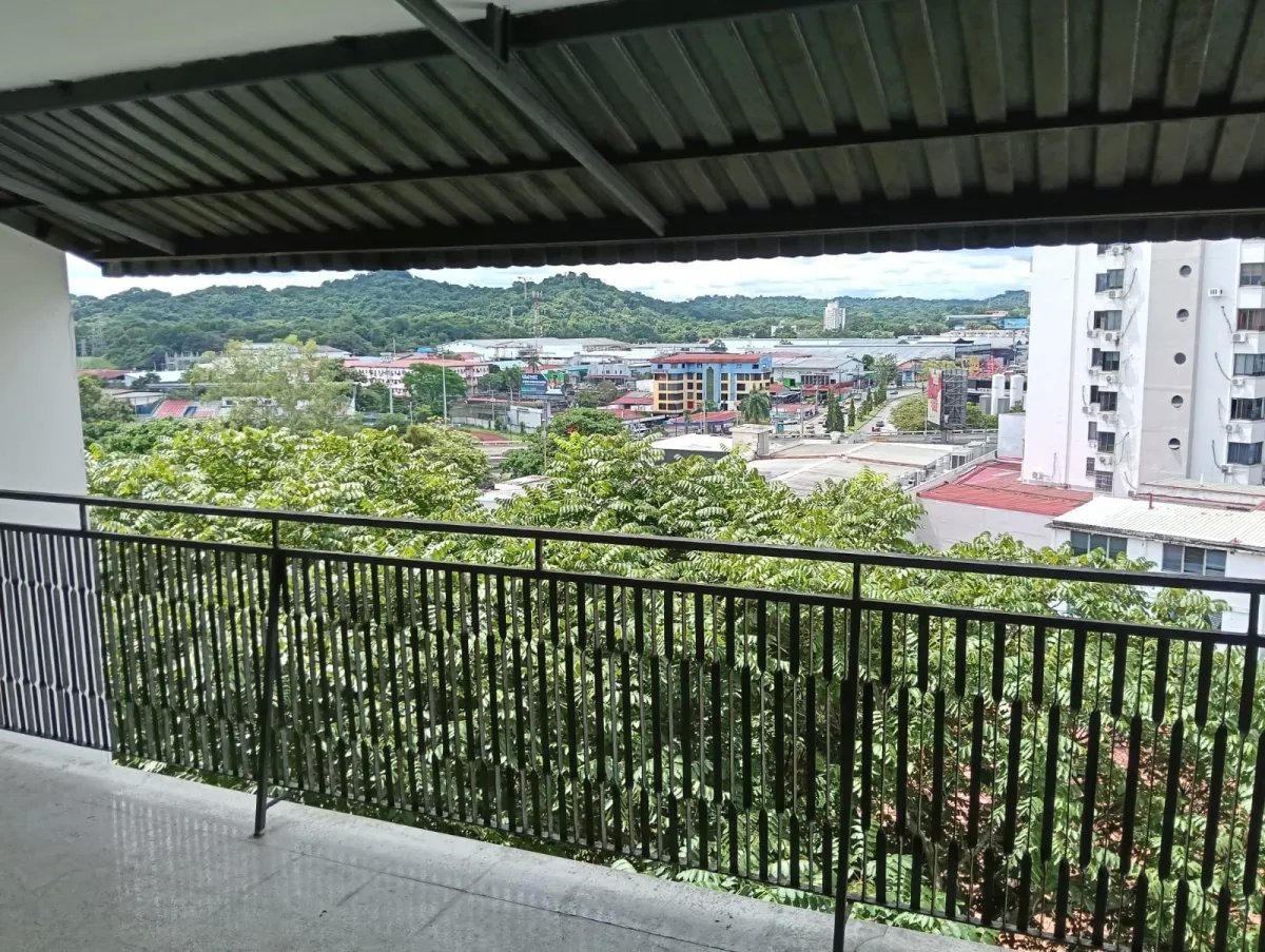 Vendo amplio apartamento el Via Argentina
