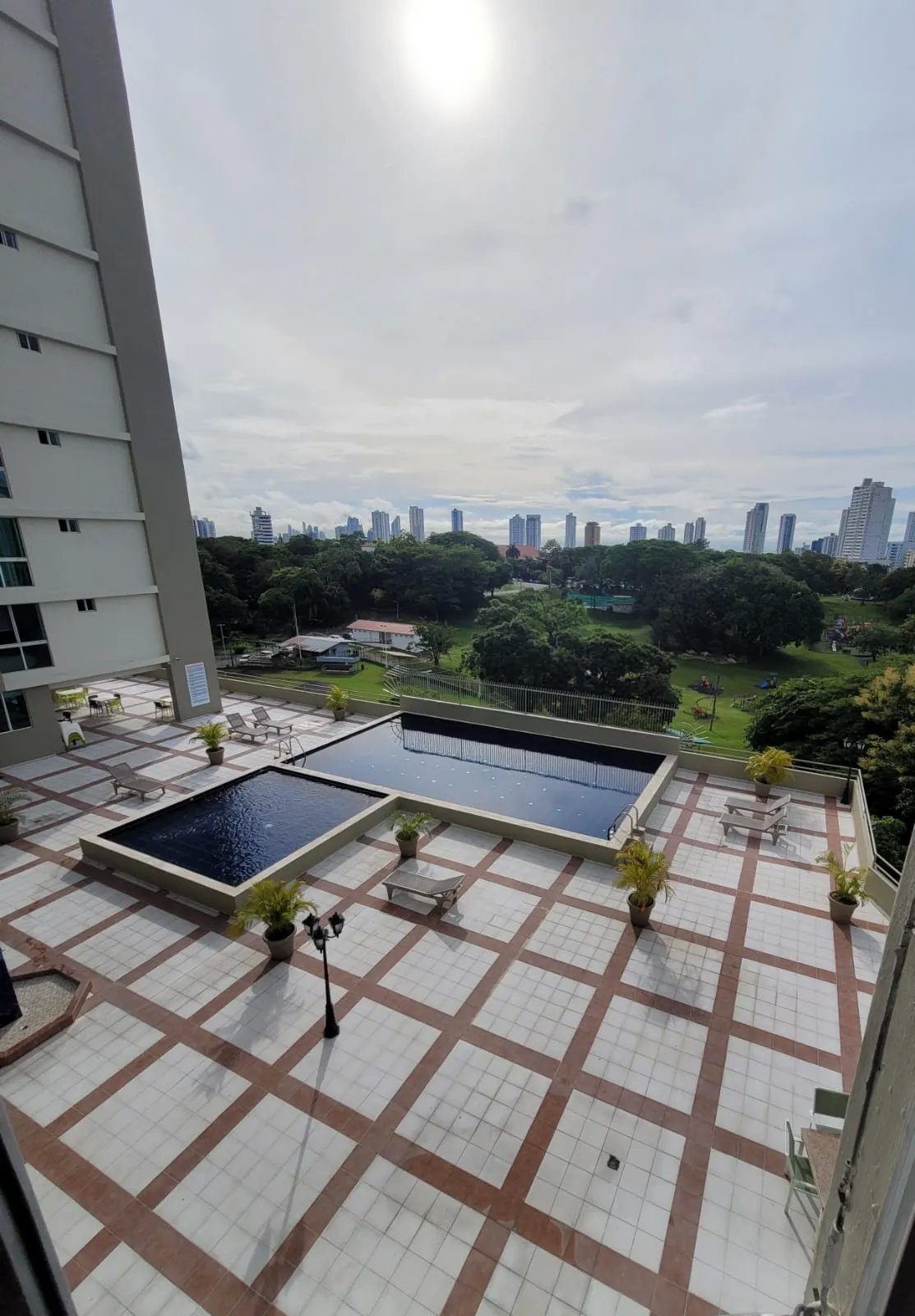 Alquiler apartamento PH Hyde Park frente parque Omar