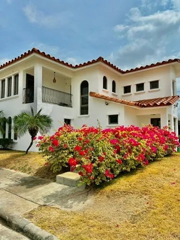 SE VENDE TOWN HOUSE EN VISTA MAR
