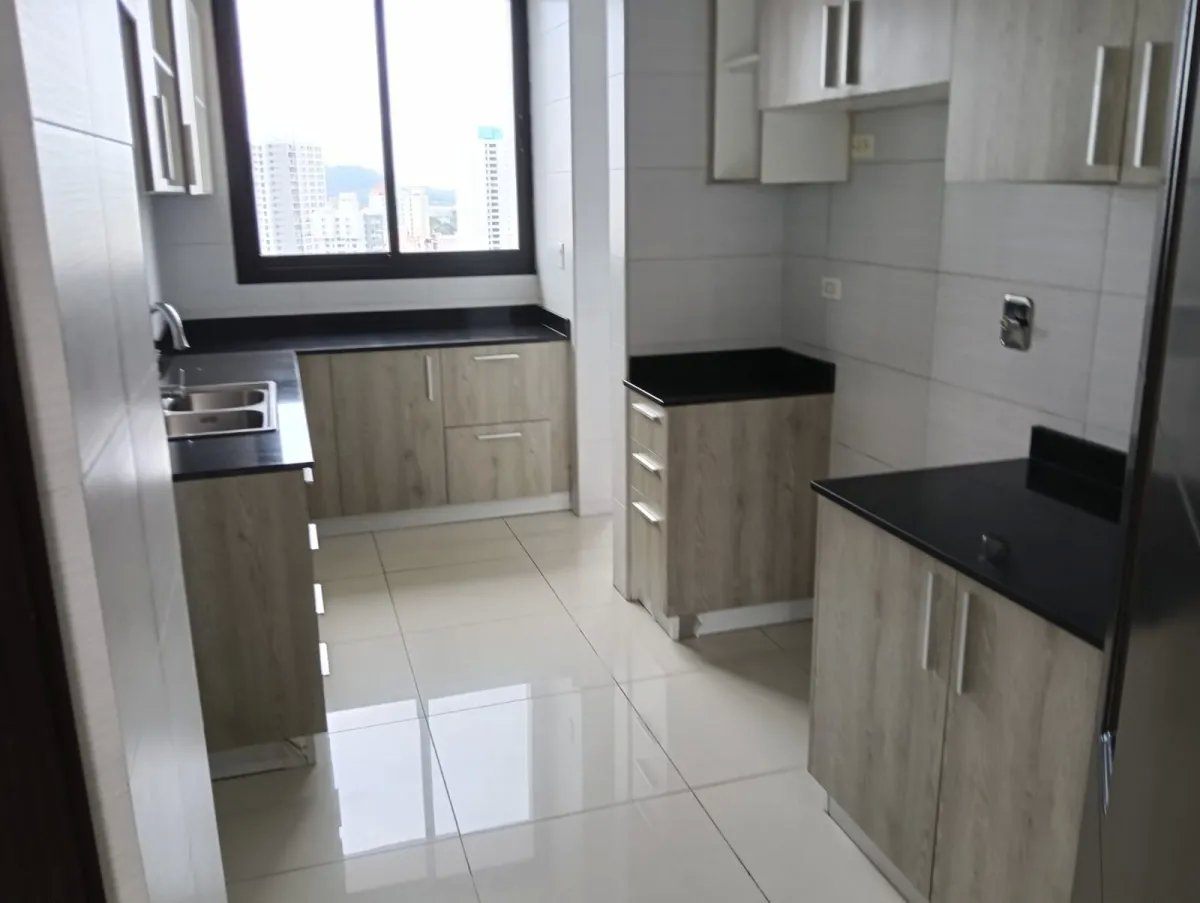 Vendo amplio y lujoso apartamento en el Cangrejo de 2 recámaras