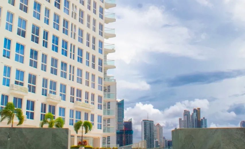Apartment For Sale in Avenida Balboa