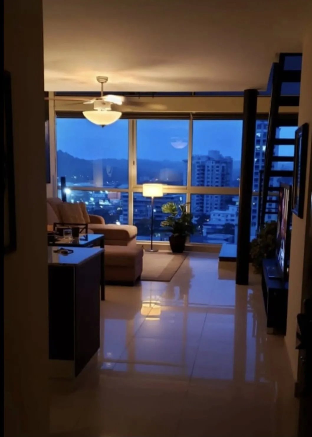 Se Alquila hermoso apartamento en El Cangrejo PH Vitro