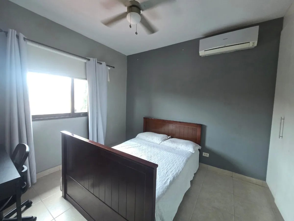 ¡Oportunidad Única! Se Vende Hermosa Casa de 2 niveles en Versalles