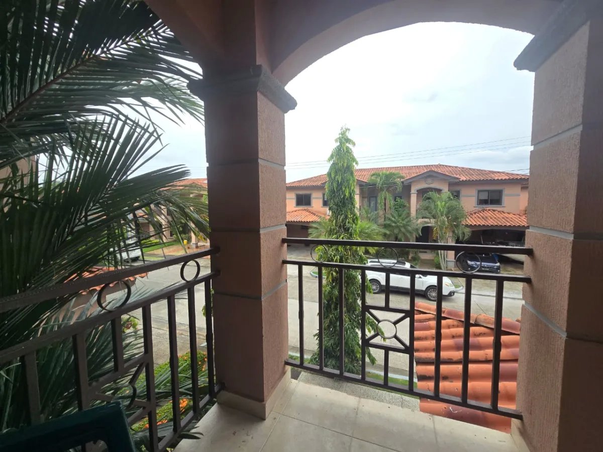 Duplex For Sale in Versalles