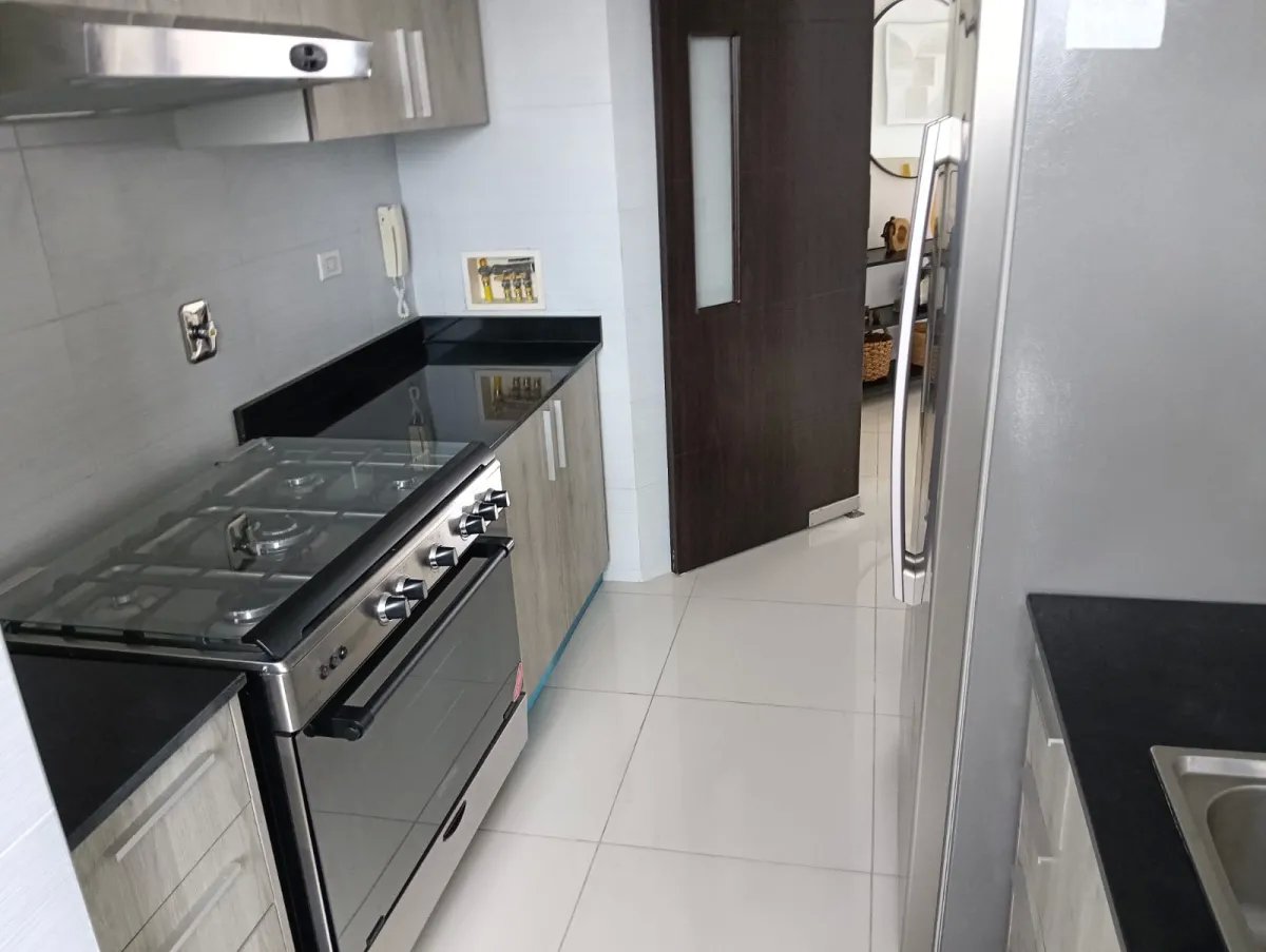 Vendo amplio y lujoso apartamento en El Cangrejo, 3rec amoblado