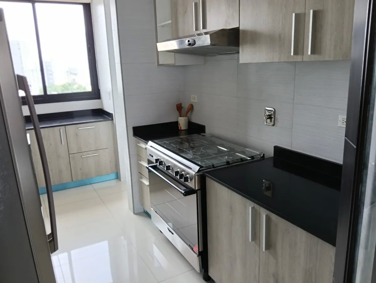 Vendo amplio y lujoso apartamento en El Cangrejo, 3rec amoblado