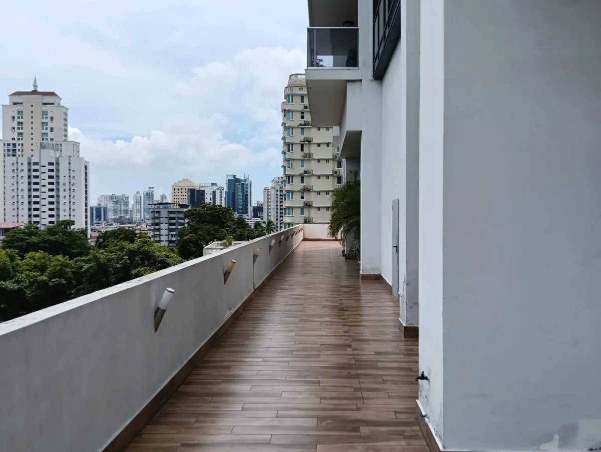 Vendo amplio y lujoso apartamento en El Cangrejo, 3rec amoblado