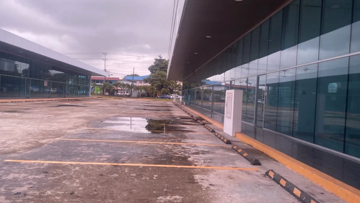 ¡Locales Nuevos de 2 Plantas en Alquiler en Plaza Recién Construida, J...