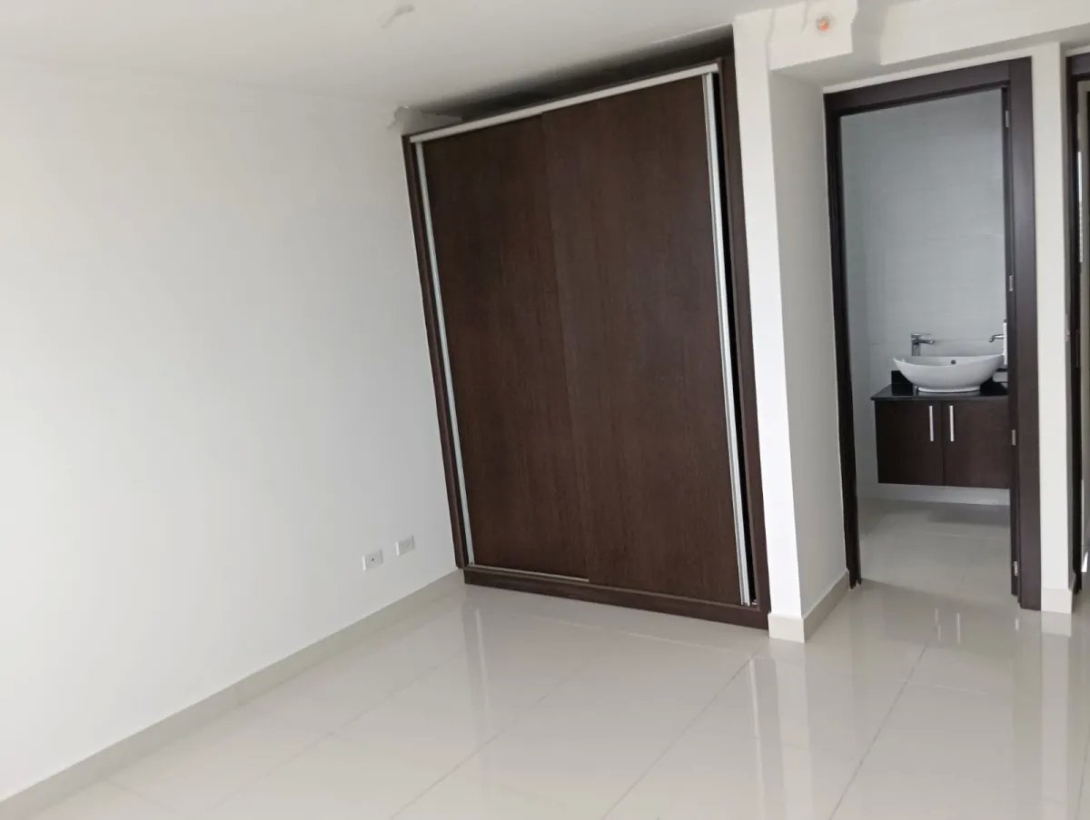 Vendo penthouse en el Cangrejo 200mts, 3 rec + cbe, lujoso y amplio