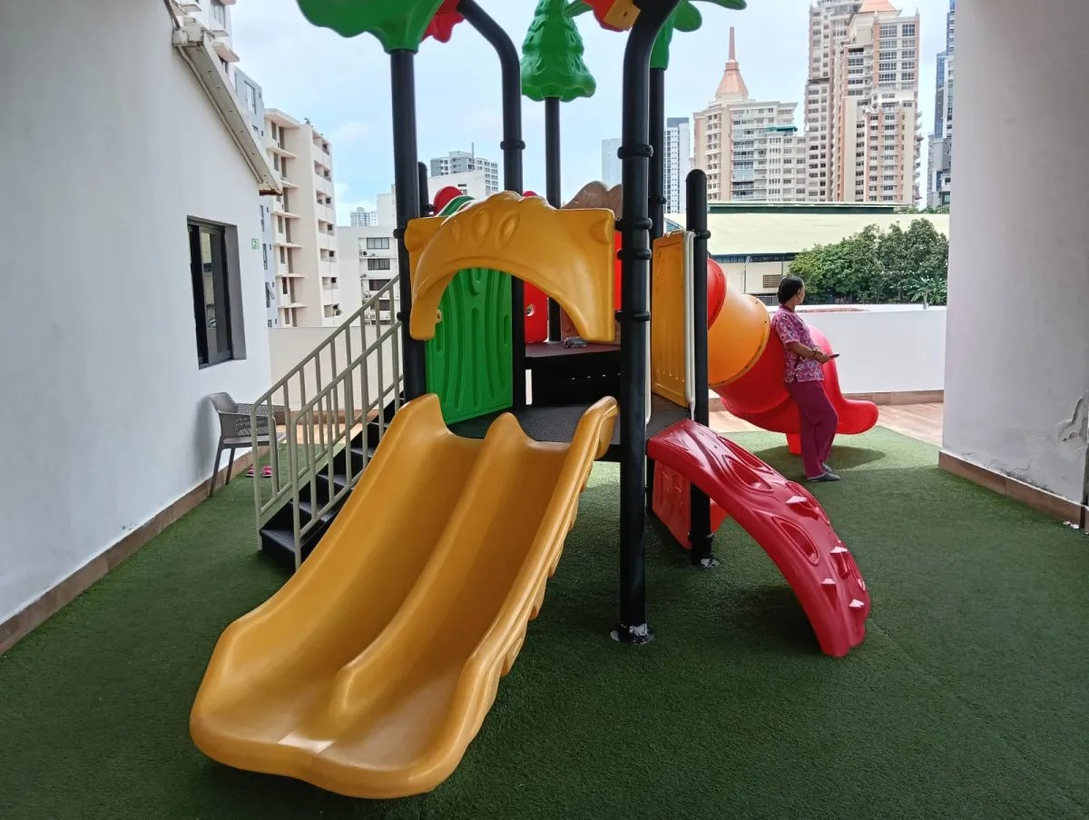 Vendo penthouse en el Cangrejo 200mts, 3 rec + cbe, lujoso y amplio