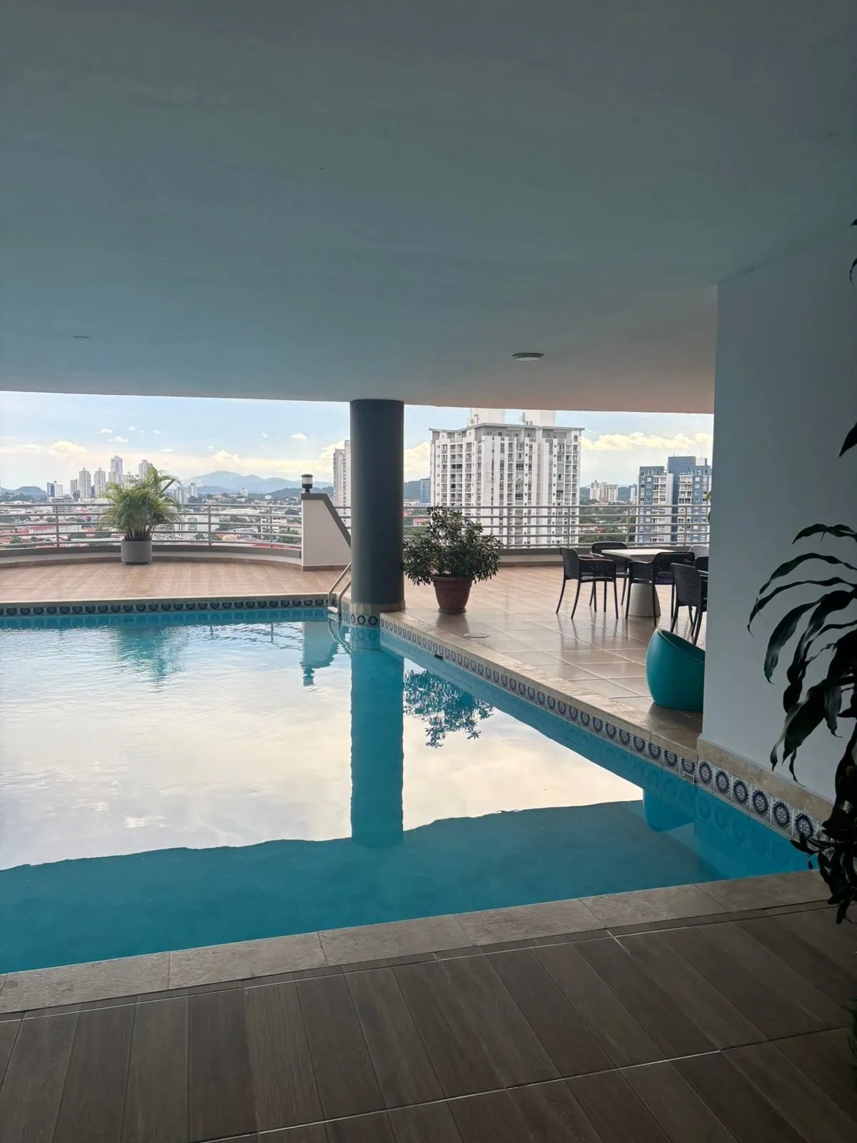SE VENDE HERMOSO APARTAMENTO EN P.H. SKY VIEW
