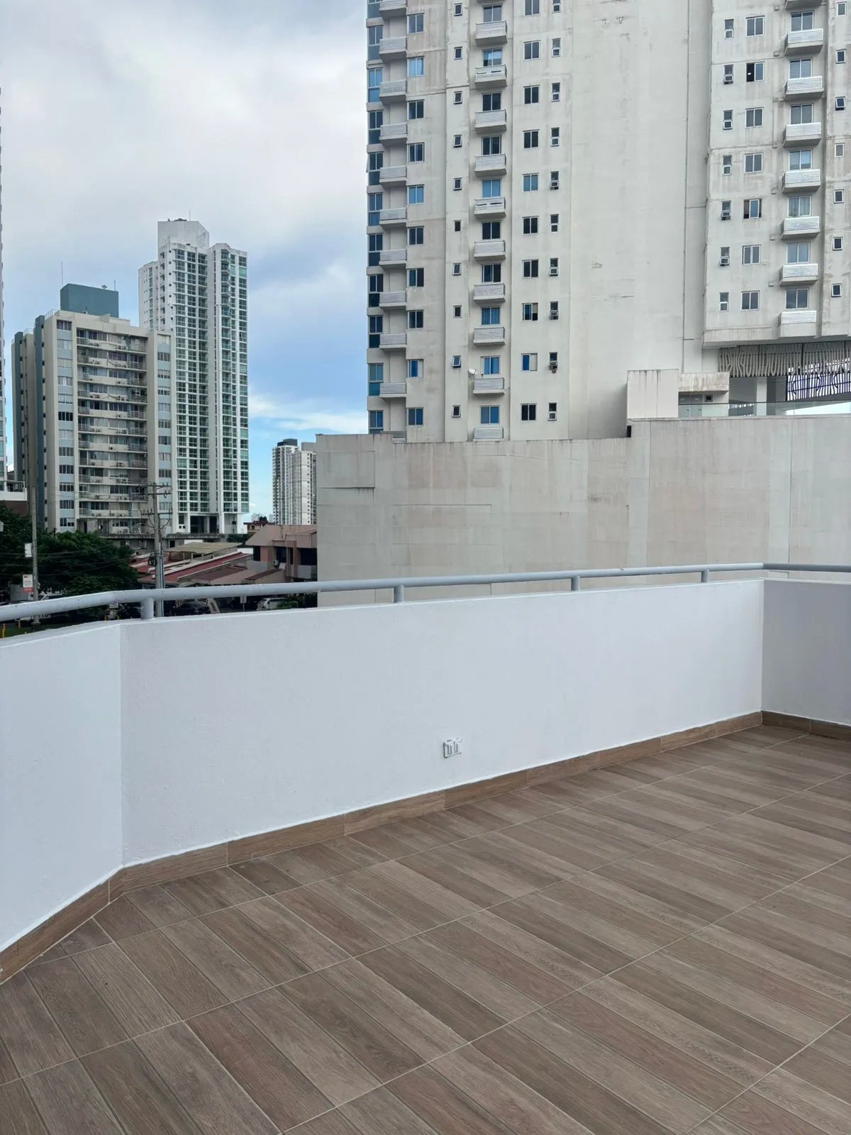 SE VENDE HERMOSO APARTAMENTO EN P.H. SKY VIEW